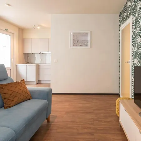 Apartment Pretty With Balcony *